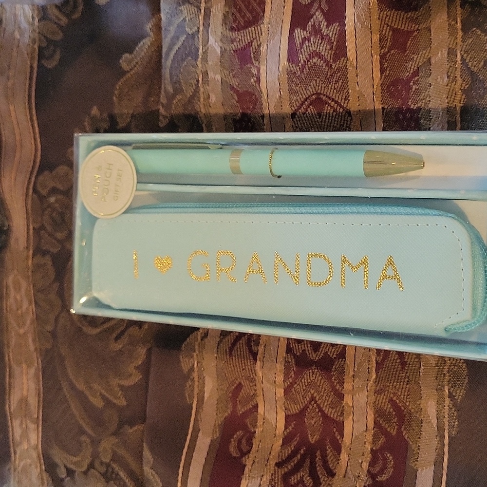 Norstrum sealed leather case with matching pen saying I love ❤️ grandma sealed